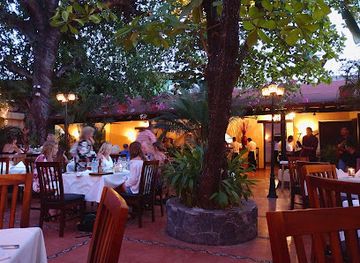 mexico/ixtapa-zihuatanejo/zihuatanejo/bar/coconuts-restaurant-bar