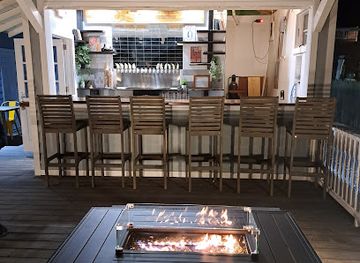 north-carolina/crystal-coast/bar/tapping-the-admiral-rum-bar