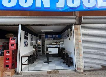 philippines/chocolate-hills/bar/son-jose-drink-station