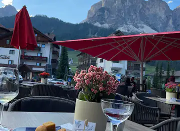 Iceberg Bar Restaurant Lounge