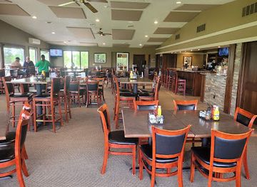 iowa/lake-okoboji/bar/pub19-bar-grill