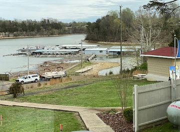 kentucky/mississippi-plateau/bar/buoys-at-the-lodge