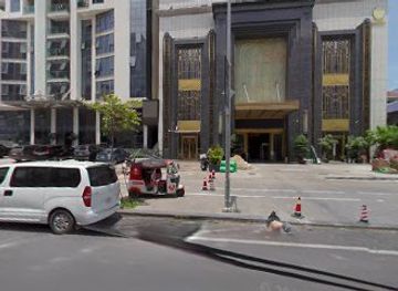 cambodia/sihanoukville/ochheuteal-beach/bar/lion-s-bar-club