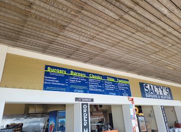 rhode-island/narragansett-beach/bar/salty-s