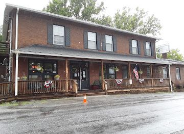 virginia/george-washington-and-jefferson-national-forests/bar/family-tree-t-s-cafe