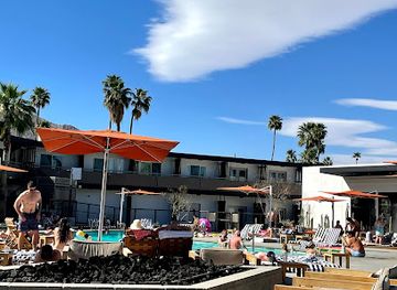 california/palm-springs/tahquitz-river-estates/bar/elixir-pool-bar-grill