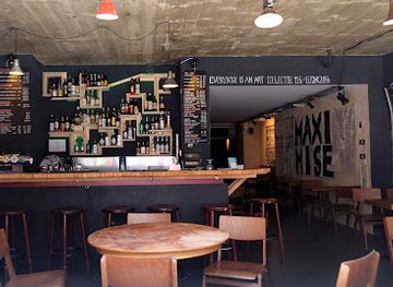 switzerland/basel/kleinbasel/bar/schall-und-rauch-bar