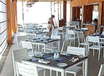 mauritius/bel-ombre/bar/edge-water