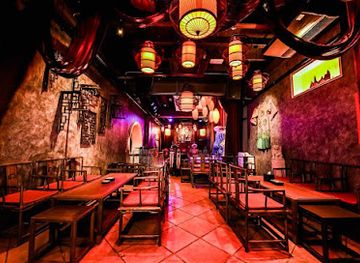 malaysia/george-town/chinatown/bar/manchu-bar