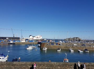 guernsey/l-ancresse-bay/bar/red