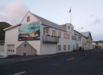 iceland/westman-islands/bar/slippurinn