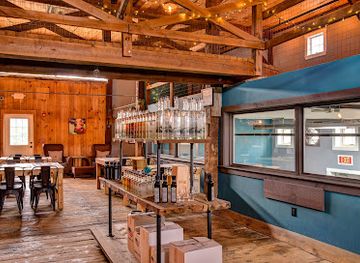 maine/york-county/bar/wiggly-bridge-distillery