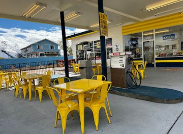 arizona/petrified-forest-national-park/bar/colonel-mustard-hot-dogs