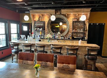 michigan/northern-michigan/bar/the-queen-s-head-wine-pub
