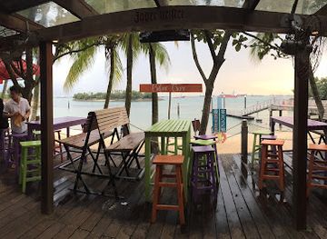 singapore/pulau-semakau/bar/bikini-bar