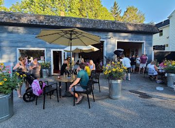 maine/camden/bar/lucky-betty-s