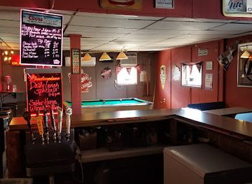 wisconsin/blue-hills/bar/happy-hour-bar