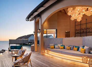 maldives/athuruga-island/bar/eden-champagne-gin-bar