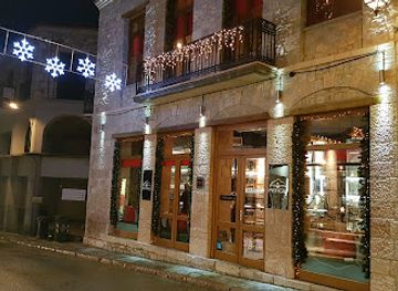 greece/mount-parnassus/bar/pengu