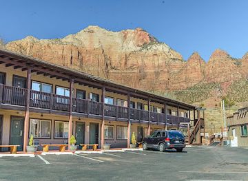 utah/zion-national-park/bar/zion-pioneer-lodge
