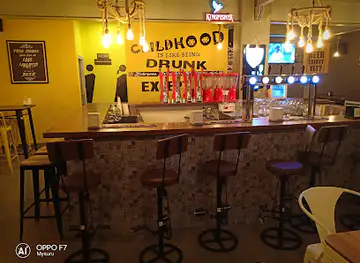 Pupa Pub Bar & Kitchen