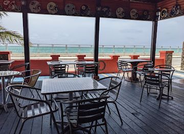 the-bahamas/grand-bahama-island/bar/gullywash-beach-bar-grill