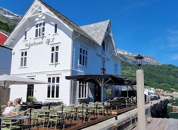 norway/trolltunga/bar/siderhuset-ola-k