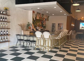 california/central-california/bar/lune-wine-bar-and-eatery