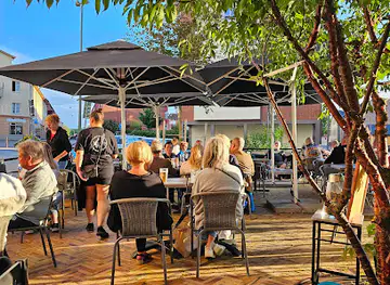 T.rassen Lounge & Bar
