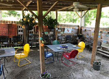 nebraska/platte-river-state-park/bar/cryin-creek-the-farmhouse-lounge