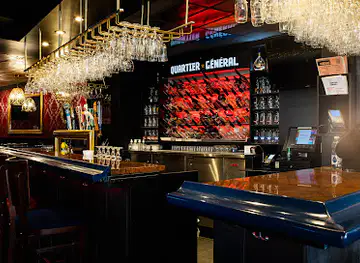 Quartier Général - Bar Spectacle - Wine Cocktails - Terrasse