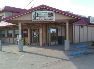 south-dakota/belle-fourche-reservoir/bar/crossroads-at-mid-america-travel-plaza