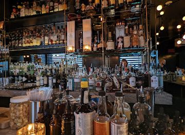 canada/montreal/old-montreal/bar/cloakroom-bar