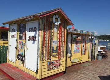 michigan/saugatuck/bar/red-dock-cafe