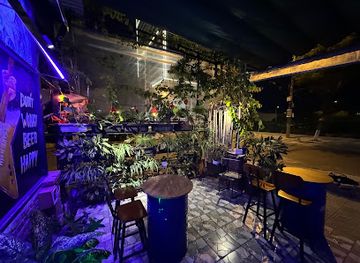 vietnam/da-nang/son-tra-district/bar/the-hangover-coffee-bar