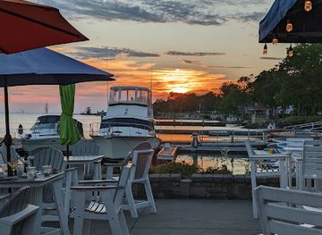 ohio/kelleys-island/bar/dockers-waterfront-bar-and-restaurant