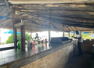 the-bahamas/grand-bahama/bar/bernie-s-tikihut