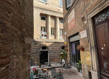 italy/urbino/bar/fuoritema