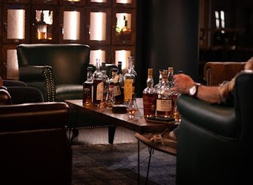 canada/kootenays/bar/man-and-oak