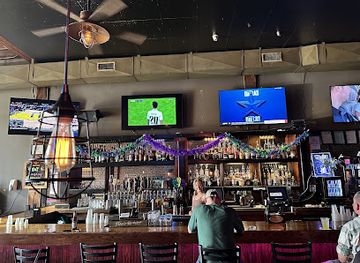 alabama/lake-tuscaloosa/bar/top-shelf-tavern