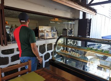 comoros/bimbini/bar/cafe-de-flore