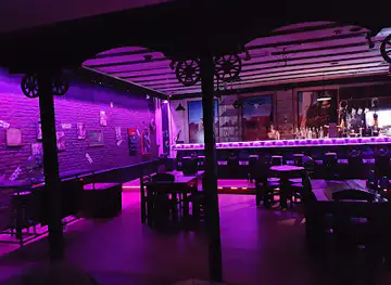 West Bar & Cafe