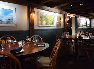 rhode-island/block-island/bar/winfield-s