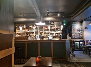 finland/helsinki/punavuori/bar/black-door