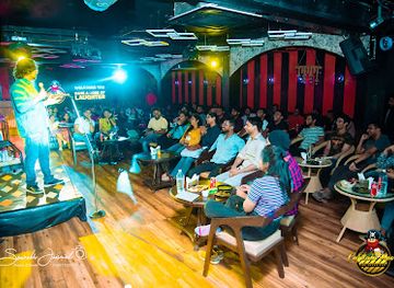 india/varanasi/assi-ghat/bar/captain-nova-bar-lounge