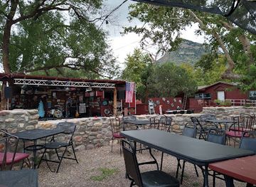 arizona/chiricahua-mountains/bar/portal-peak-lodge-store-cafe