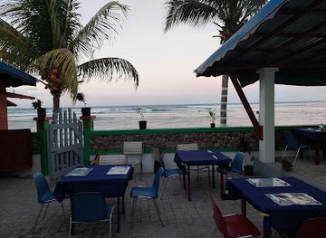 dominica/saint-andrew/bar/unique-seaview-restaurant
