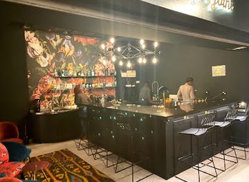 kenya/nairobi/gigiri/bar/gin-joint