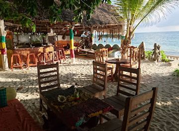 tanzania/zanzibar-archipelago/bar/zombie-bar-nyamkwi-white-art