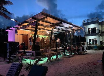 belize/the-cayes/bar/moon-bar-adults-only-18